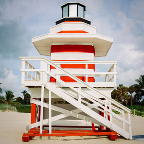 A photograph of a red-and-white striped Miami Beach lifeguard stand shaped like a lighthouse. 